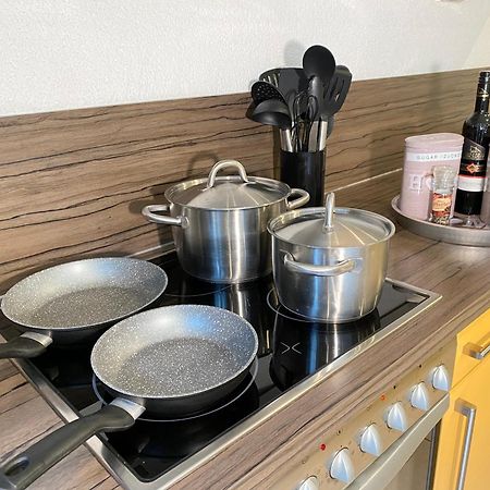 2 Zimmer Apartment, 70 Qm, Max 4 Pers, Private Terasse, 2 Parkplaetze, Internet 250 Mbit Gärtringen Exterior foto