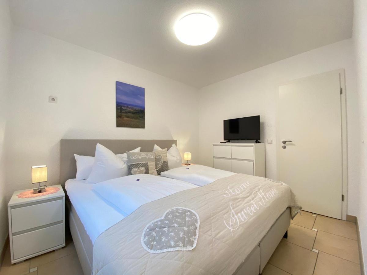 2 Zimmer Apartment, 70 Qm, Max 4 Pers, Private Terasse, 2 Parkplaetze, Internet 250 Mbit Gärtringen Exterior foto