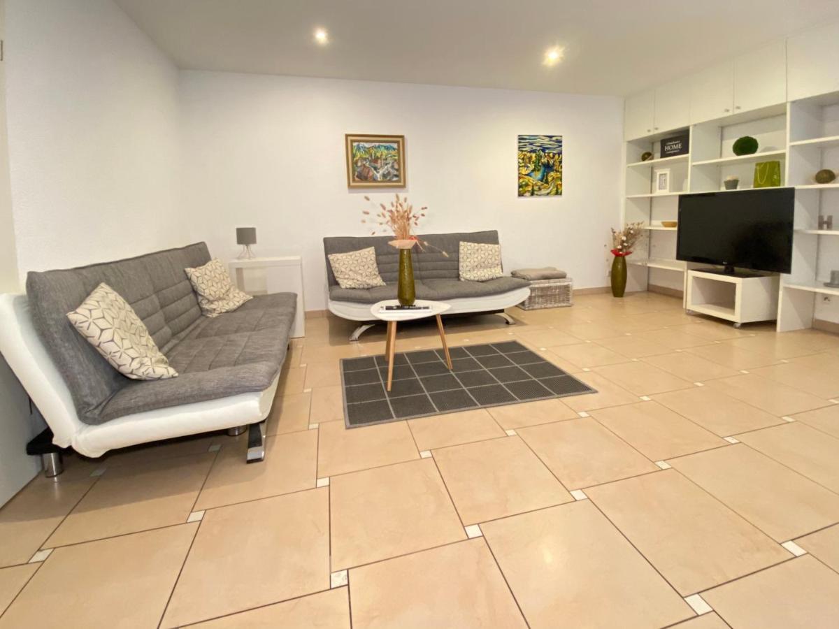 2 Zimmer Apartment, 70 Qm, Max 4 Pers, Private Terasse, 2 Parkplaetze, Internet 250 Mbit Gärtringen Exterior foto