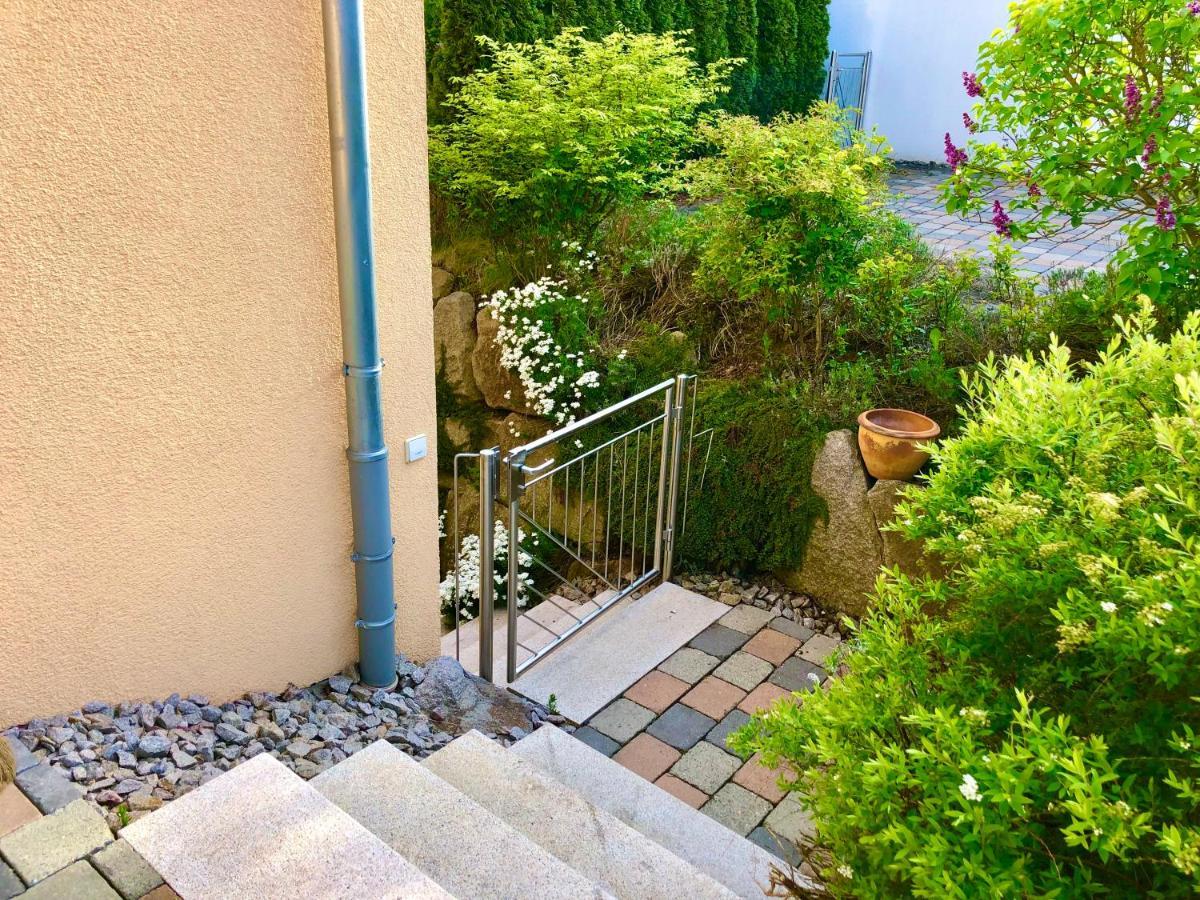 2 Zimmer Apartment, 70 Qm, Max 4 Pers, Private Terasse, 2 Parkplaetze, Internet 250 Mbit Gärtringen Exterior foto